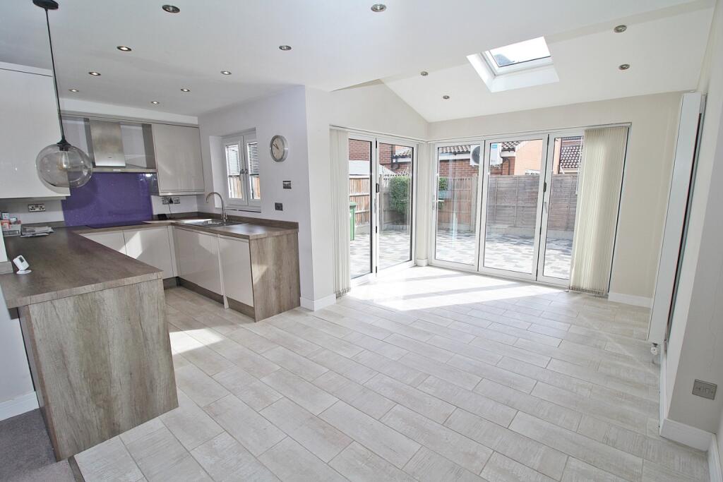 House in Flitwick, Central Bedfordshire - More