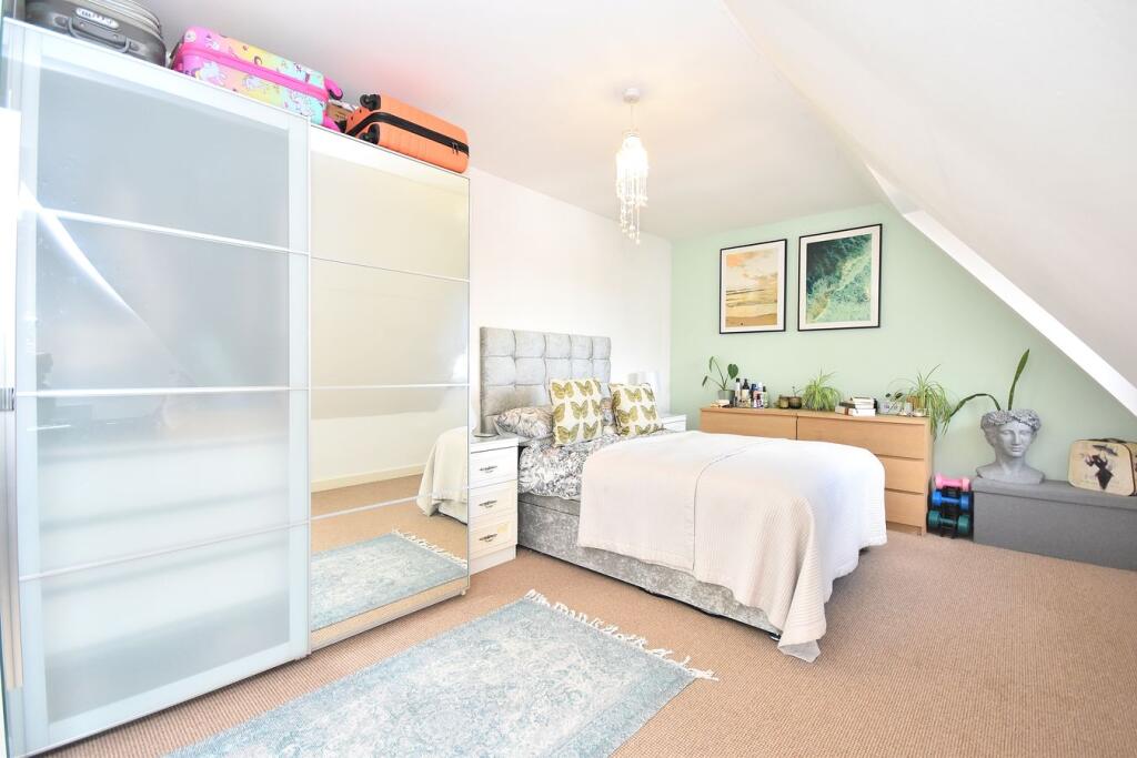 Apartment in Northampton - More