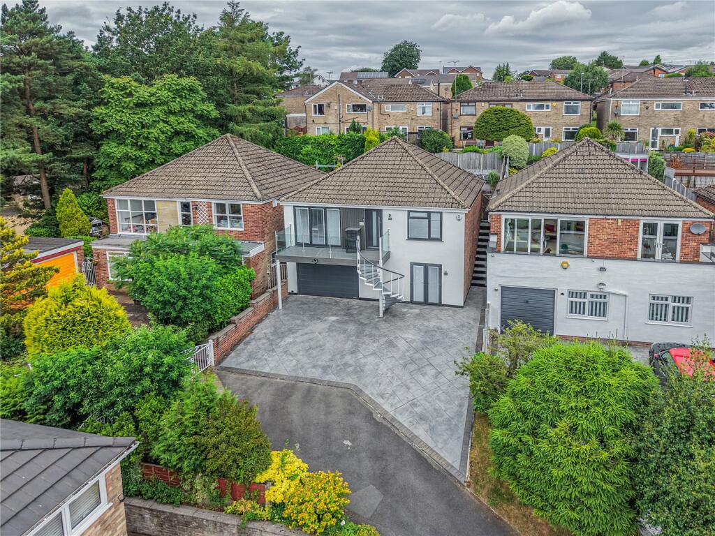 3-bed detached on Overdell Drive, Shawclough, Rochdale, OL12, £350,000