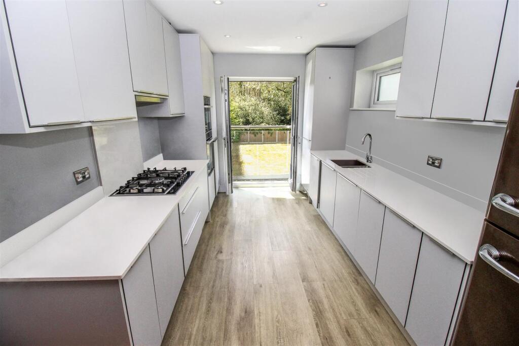 Apartment in Rochford, Hullbridge - View 3