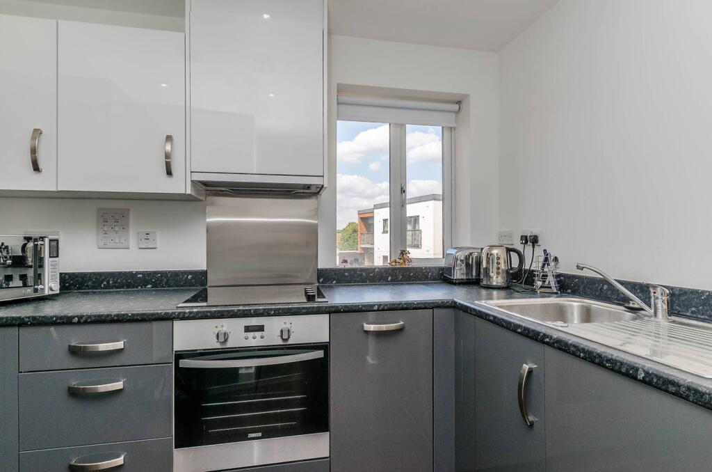 Main image of property: 72 High Street, Wealdstone, HA3