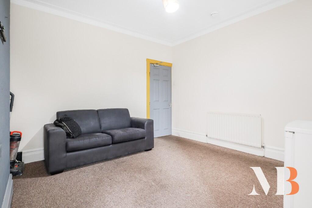 Earlsdon Avenue North, Earlsdon,  Coventry, West Midlands, CV5 photo 3