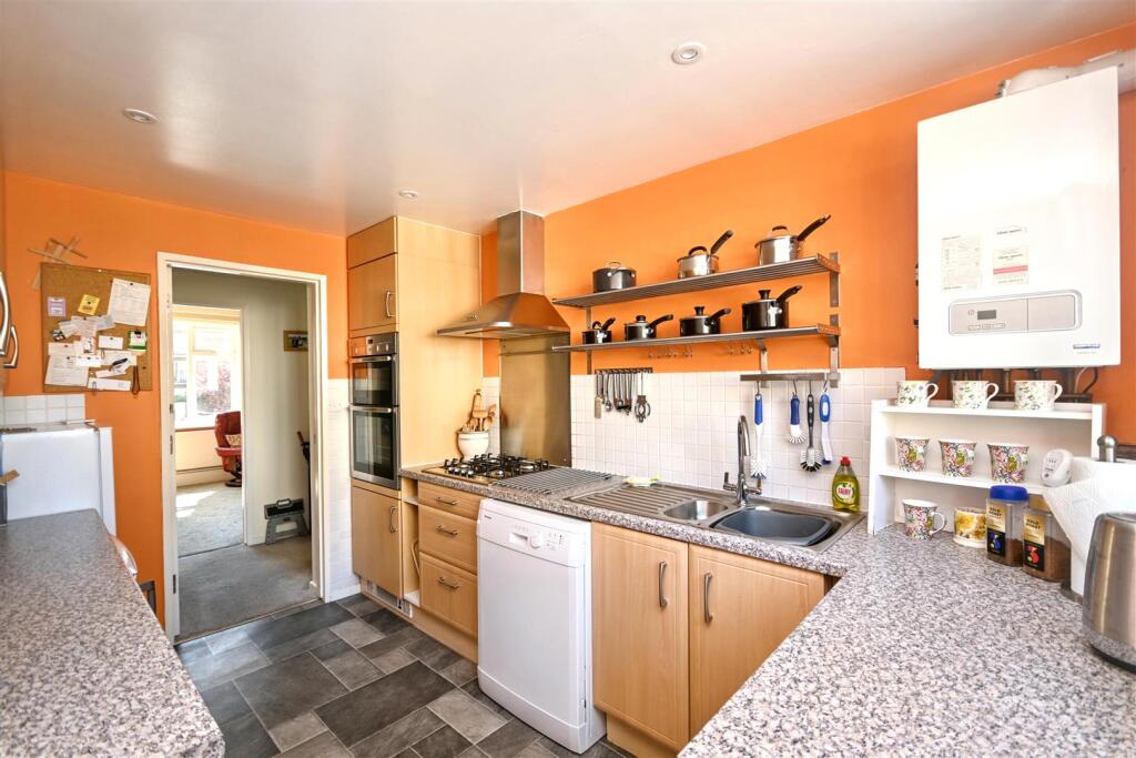 Apartment in Eastbourne, East Sussex - More