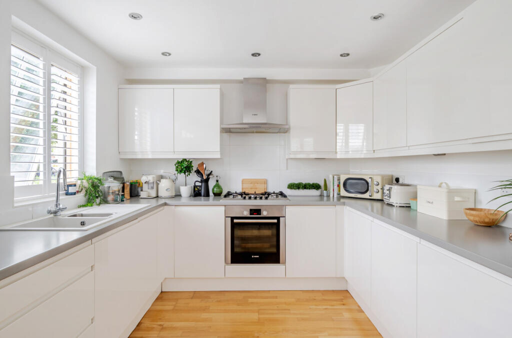 Apartment in Adur, West Sussex - View 3