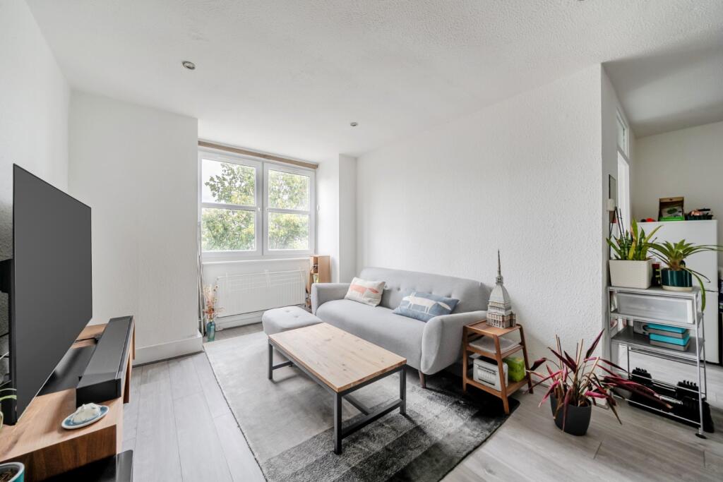 Apartment in Kingston upon Thames - View 2