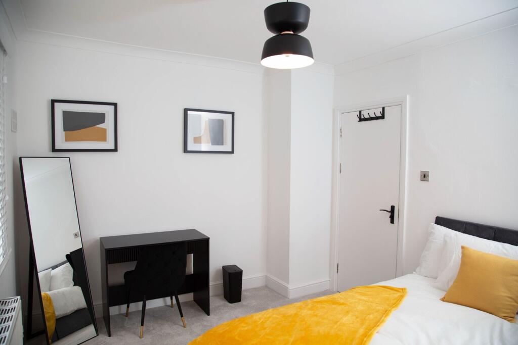 Apartment in London - View 5