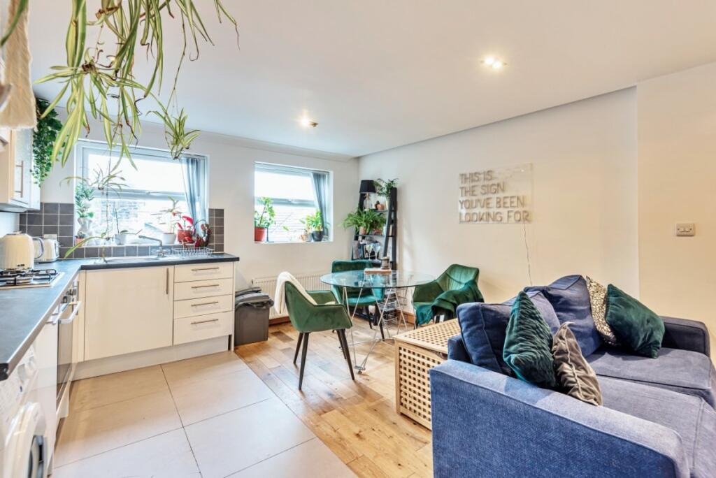 Main image of property: Lavender Hill, Battersea, London, SW11