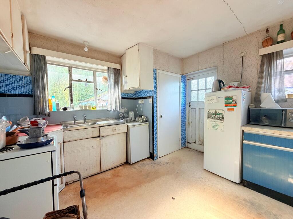 House in Nuneaton and Bedworth, Warwickshire - View 4