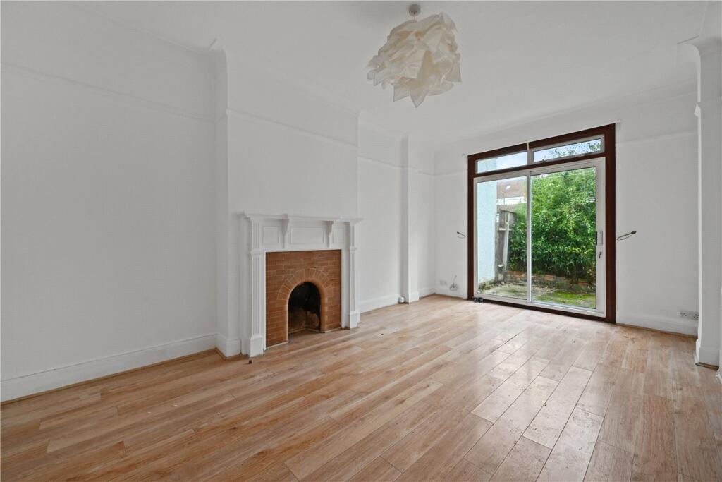 Leigh Gardens, London, NW10 photo 2