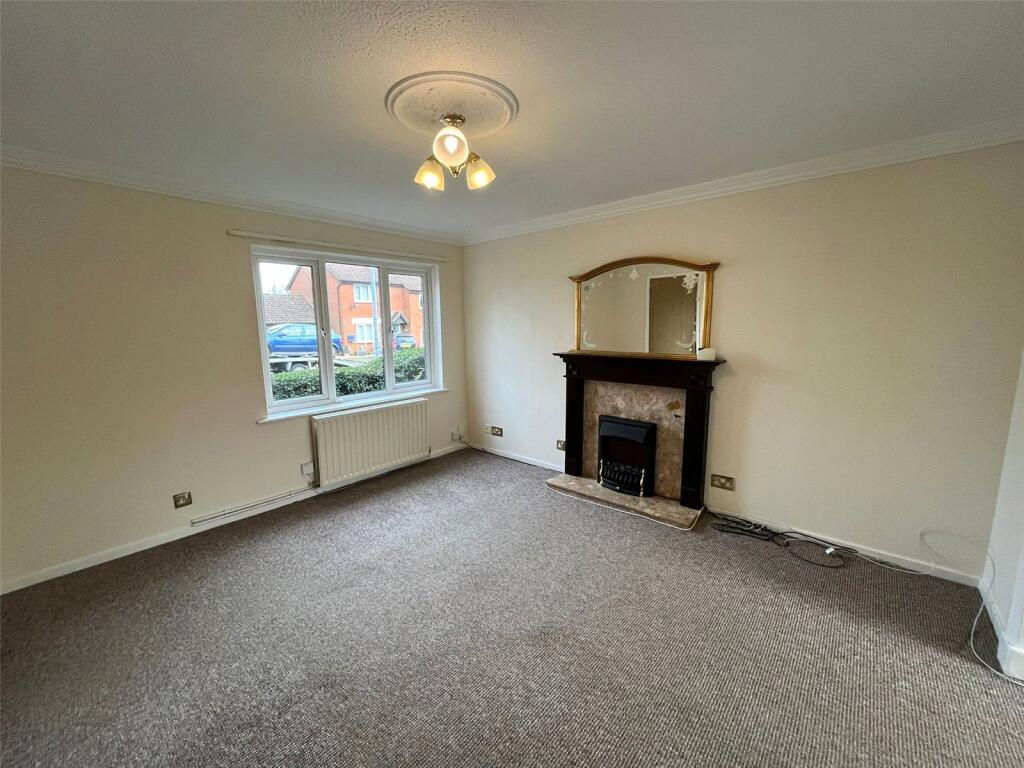 Russell Road, Toddington, Dunstable photo 2