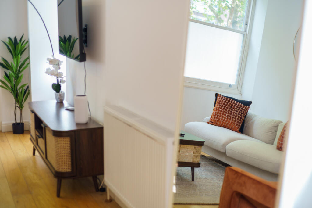 2 bedroom maisonette for rent