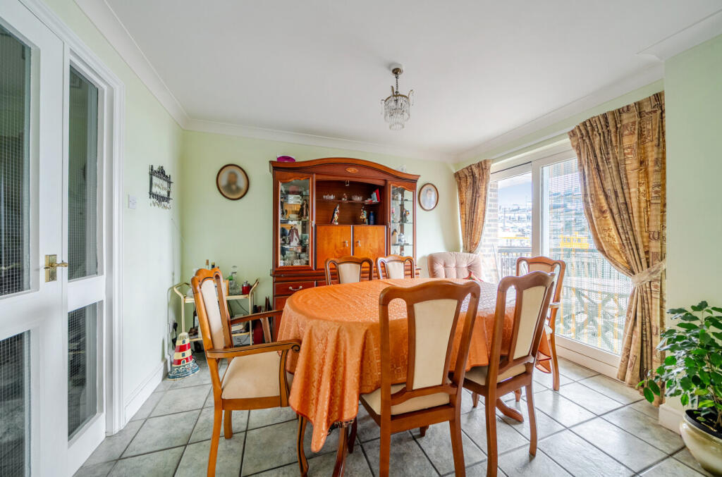 Broad Street, Old Portsmouth, Hampshire, PO1 - View 4