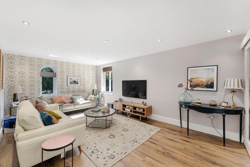 Moor Lane, Wilmslow, SK9 photo 3