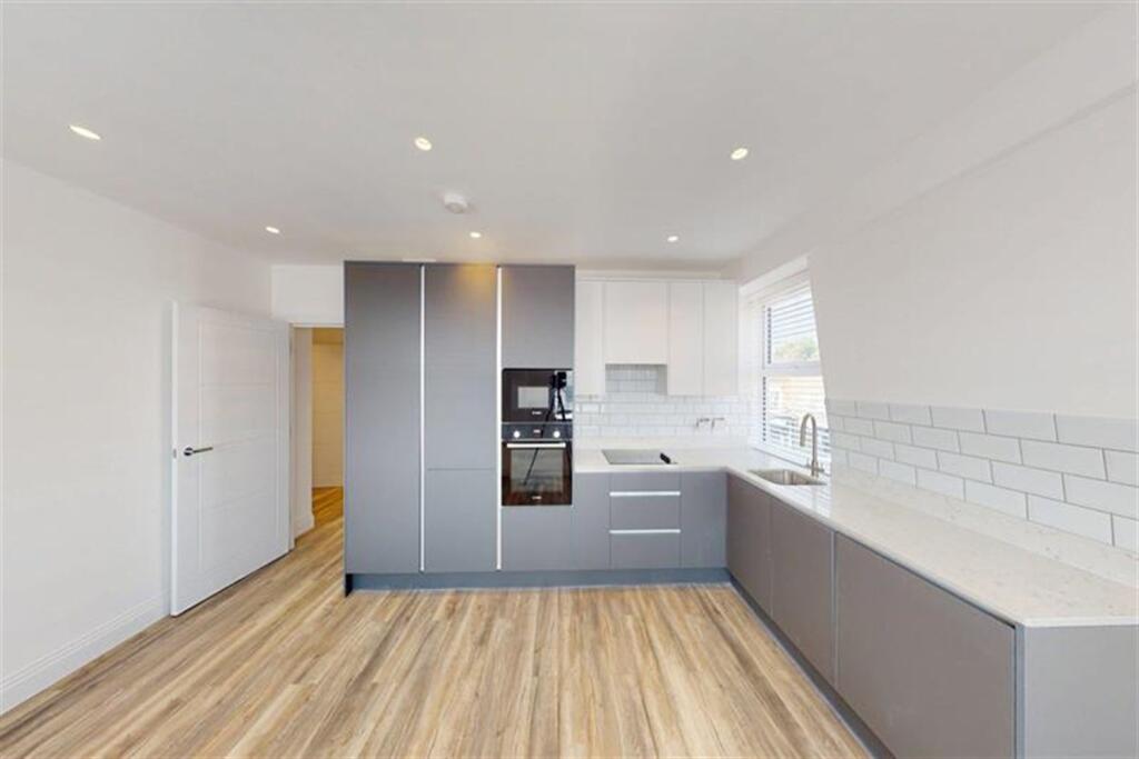 Main image of property: High Road, South Woodford, E18