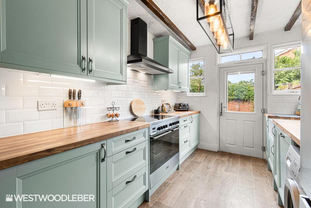 House in Broxbourne, Wormley - More