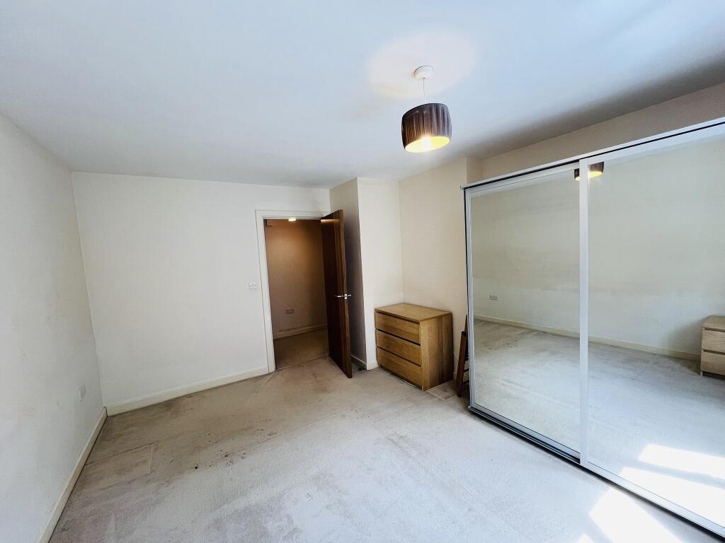 Apartment in Crawley, West Sussex - More