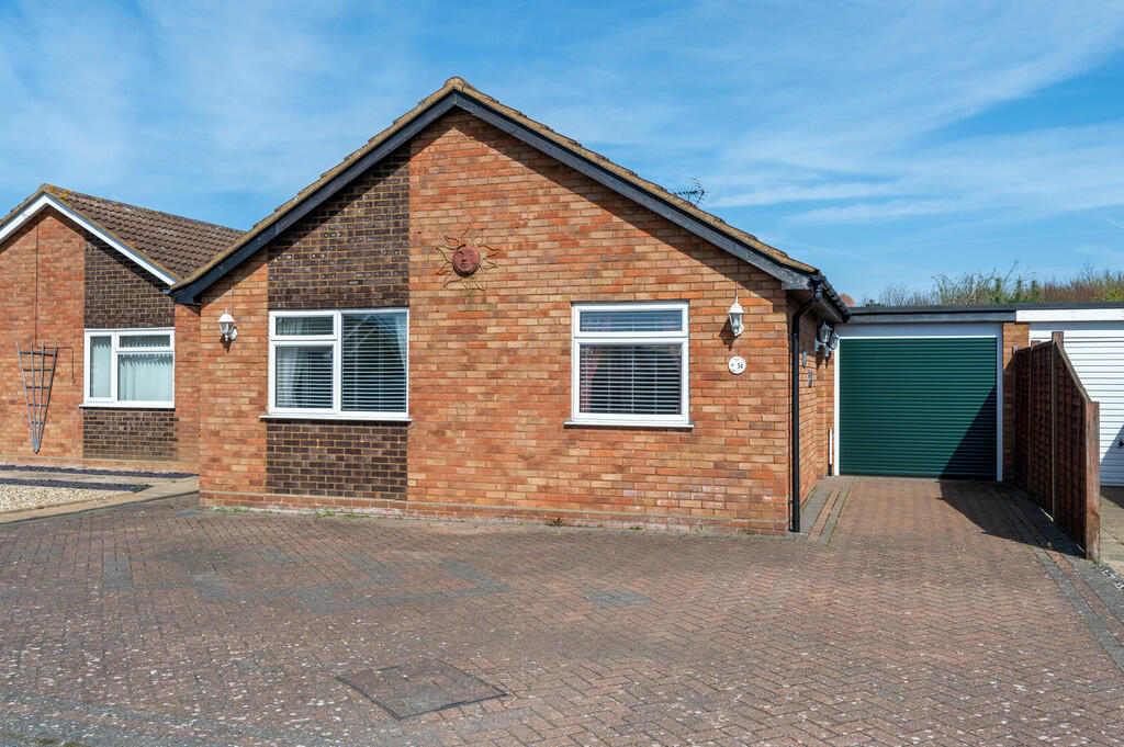 2-bed detached on Glenfield Avenue, Felixstowe, £325,000