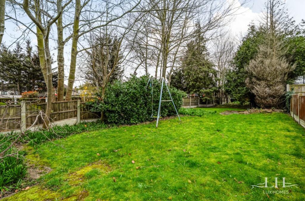 House in London, Gidea Park - View 4