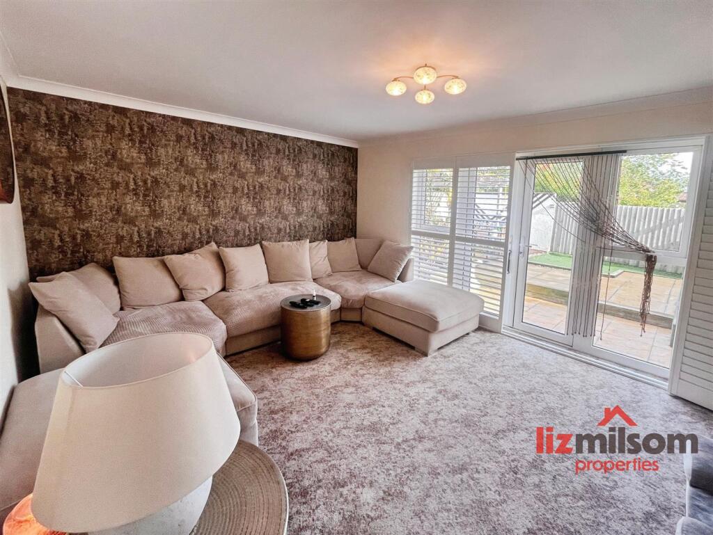 House in South Derbyshire, Derbyshire - View 3