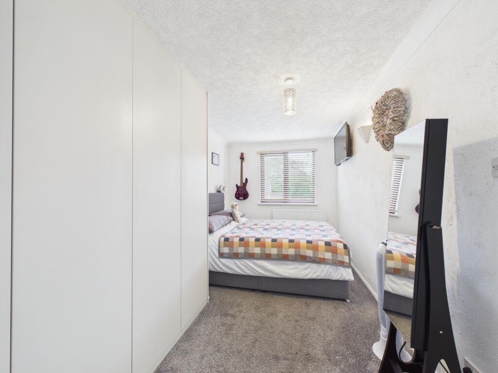 House in Horsham, Southwater - More