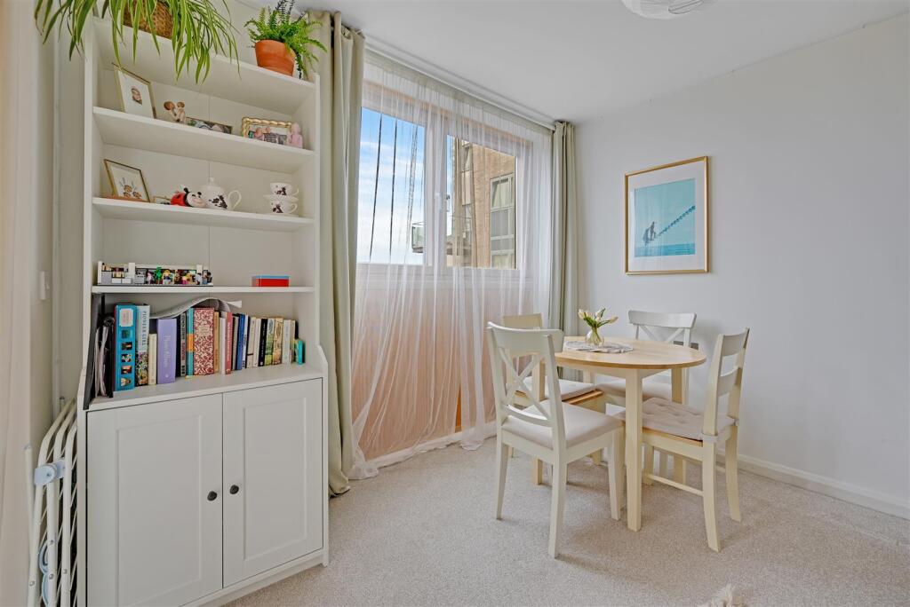 Apartment in London - View 5