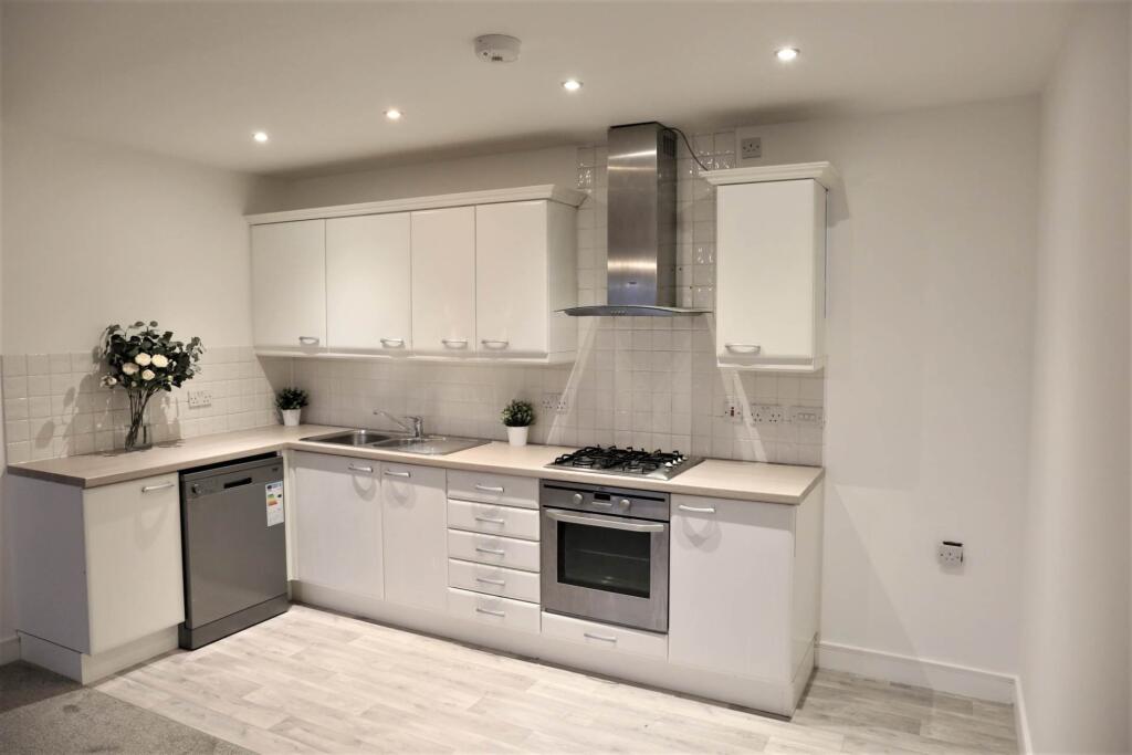 Long Acre House, Pettacre Close, SE28 0PA photo 3