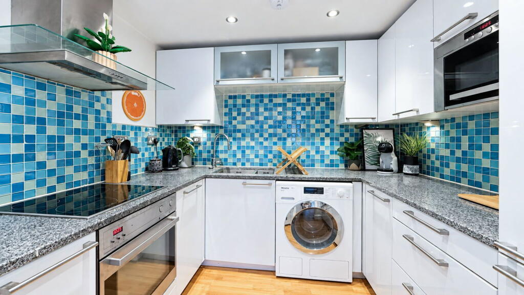 The Apartments, Marine Gate Mansions, Promenade, PR9 0EF photo 3