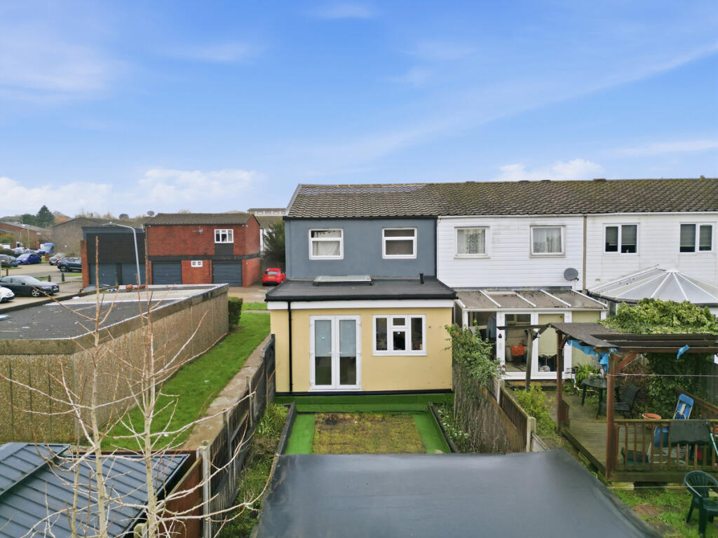 Copperfield, Chigwell, IG7 5 photo 3