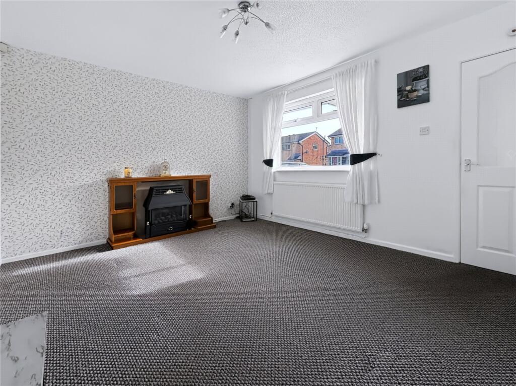 House in Oldham, Greater Manchester - More