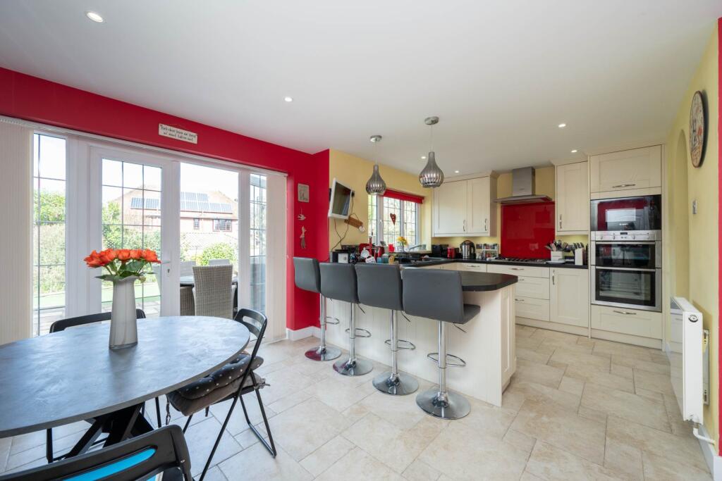 House in Horsham, Littlehaven, North Horsham - View 4