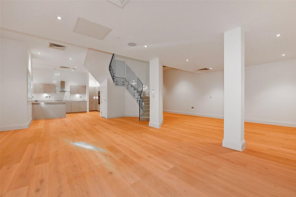 Main image of property: Victoria Street, Windsor, Berkshire, SL4