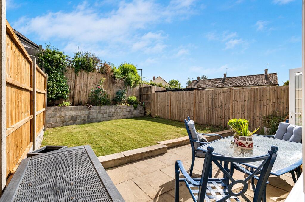 Portsmouth Road, Cobham, Surrey, KT11 - More