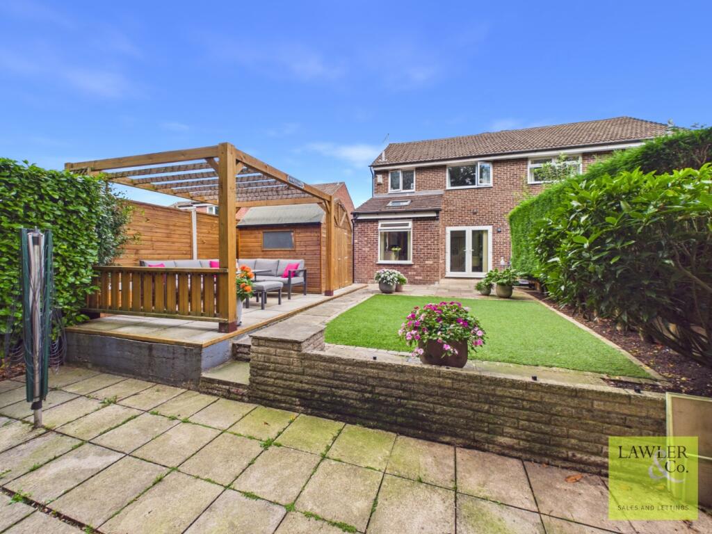 Alvington Grove, Hazel Grove, Stockport, Cheshire, SK7 5LS photo 2
