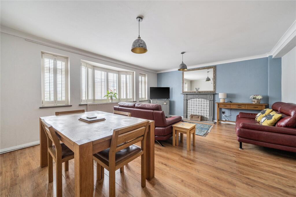 Main image of property: Broomhall Buildings, Chobham Road, Sunningdale, Berkshire, SL5