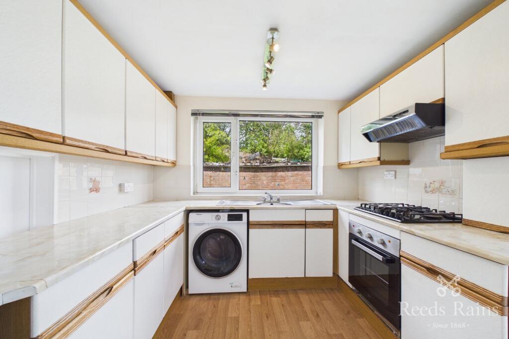 Knaresborough Drive, Huddersfield, West Yorkshire, HD2 photo 2