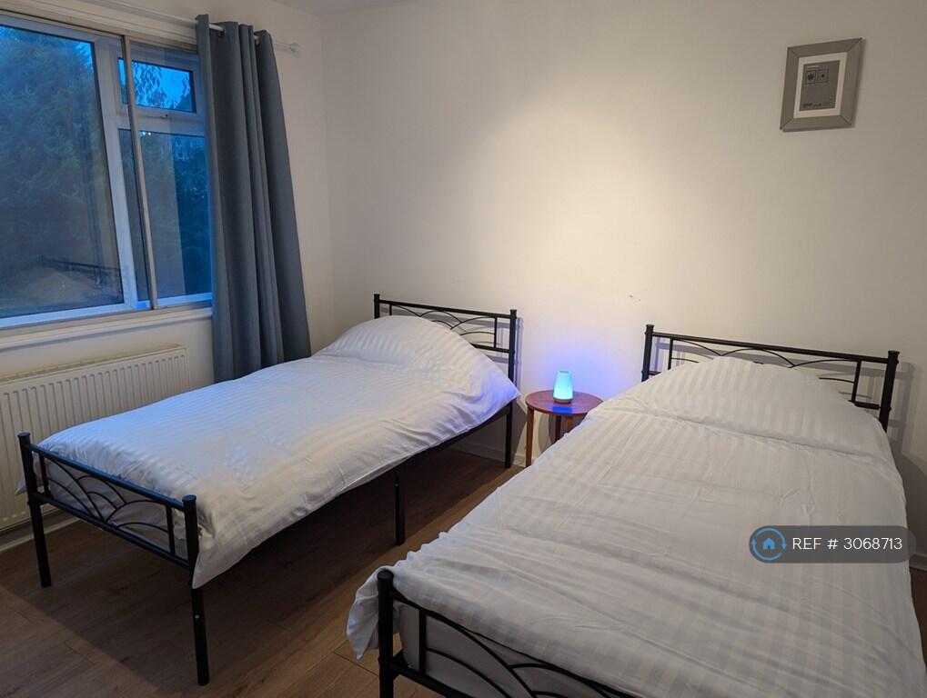 Apartment in Leeds - More