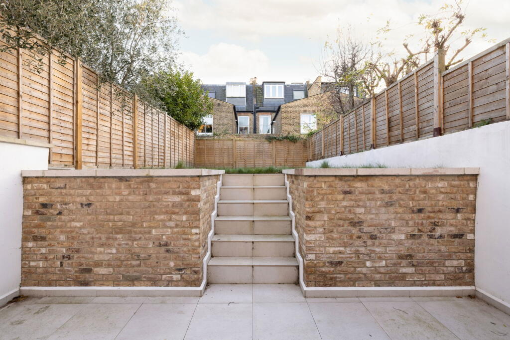 Ellerslie Road, W12 - View 3