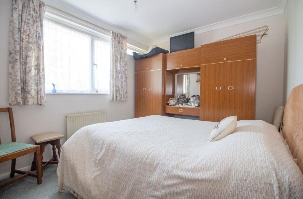 House in Waterlooville, Purbrook - More