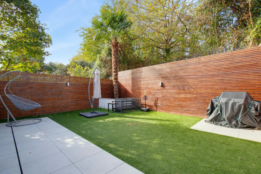 House in Maidenhead, Highway - View 4