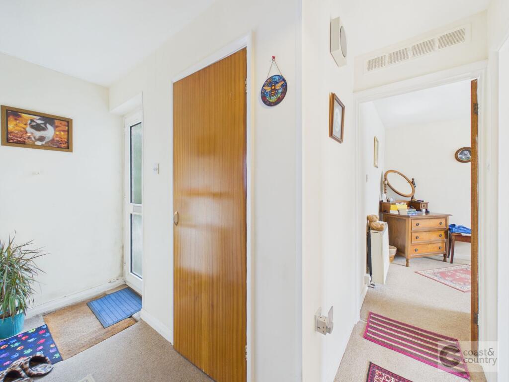 Apartment in Torquay - More