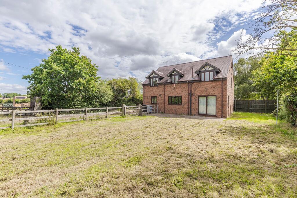 Garthmyl, Wistaston Green Road, Wistaston, CW2 photo 4