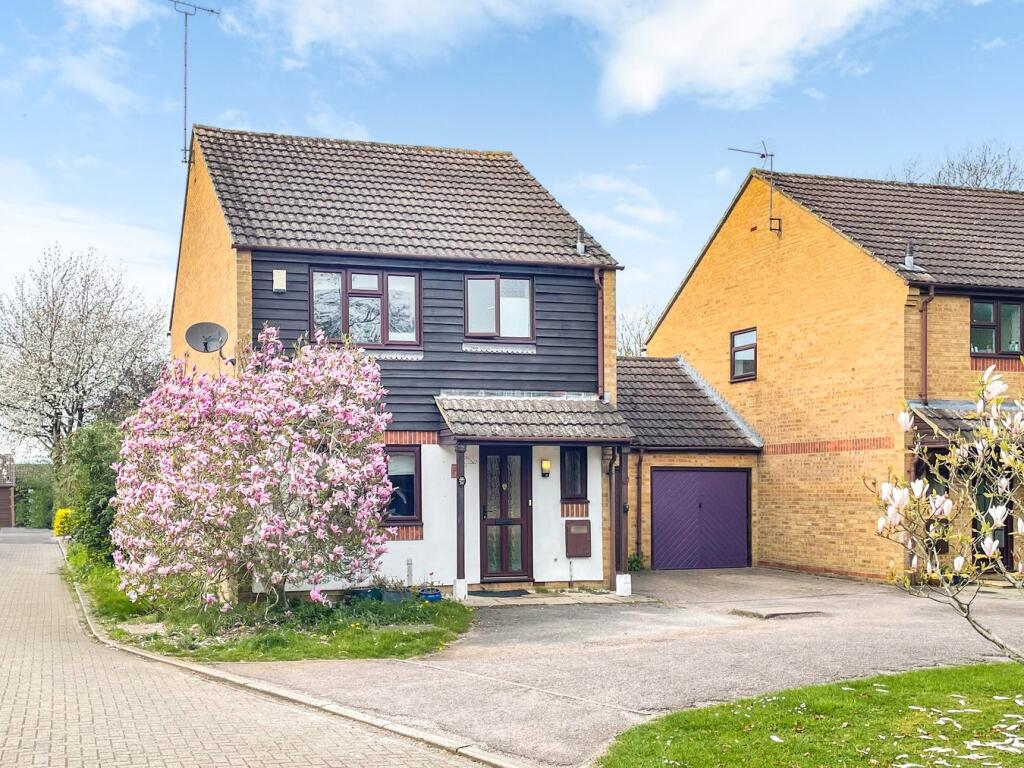 Main image of property: Lenborough Close, Buckingham, MK18