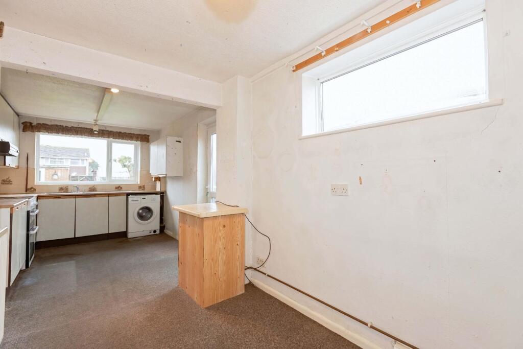Bowness Avenue, Sompting, Lancing photo 4
