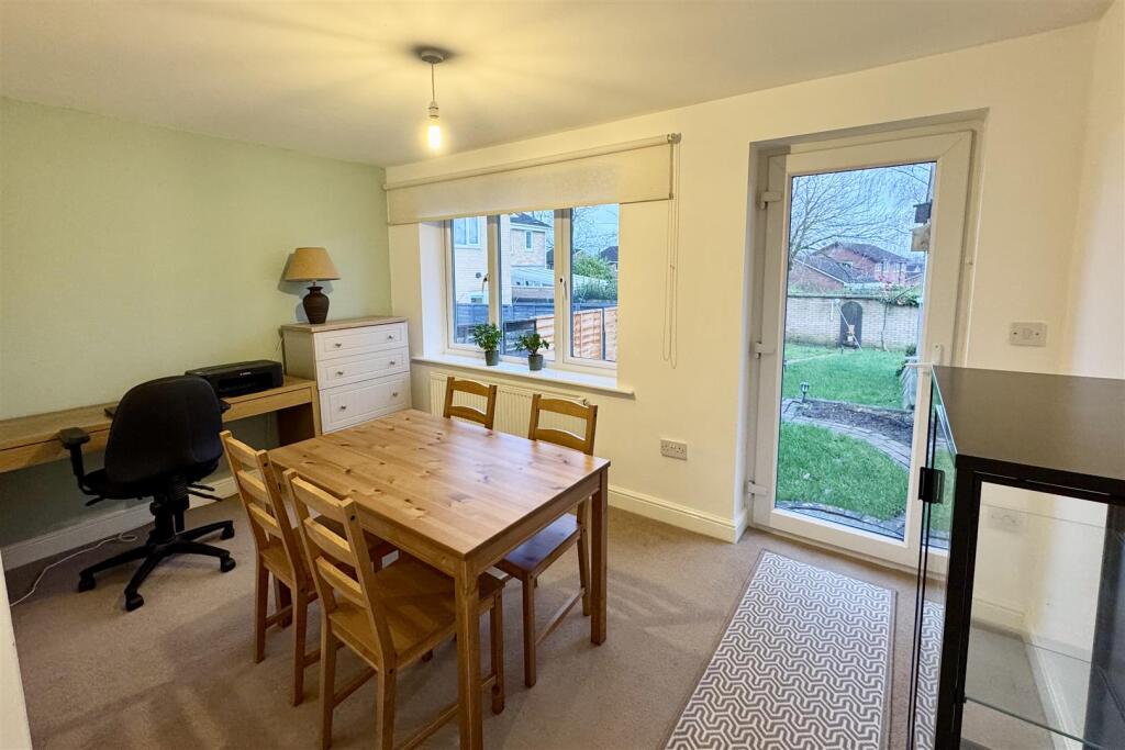 Farnham Close, Newton Aycliffe, DL5 4RP photo 3