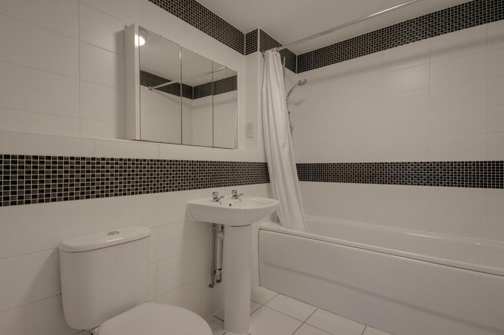 Apartment in Watford - View 4
