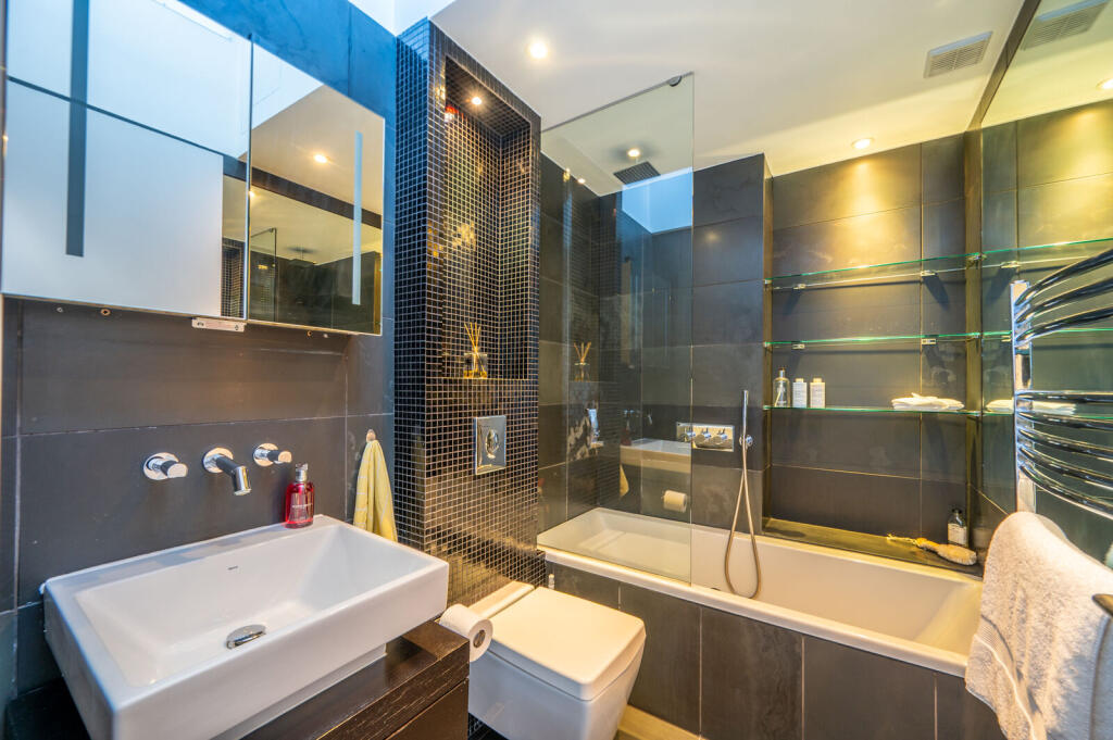 Apartment in London - View 4