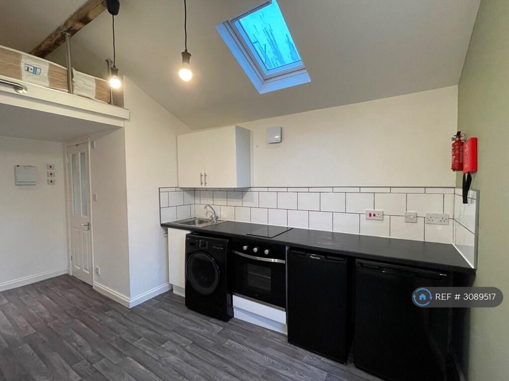 Apartment in Northampton, West Northamptonshire - View 4