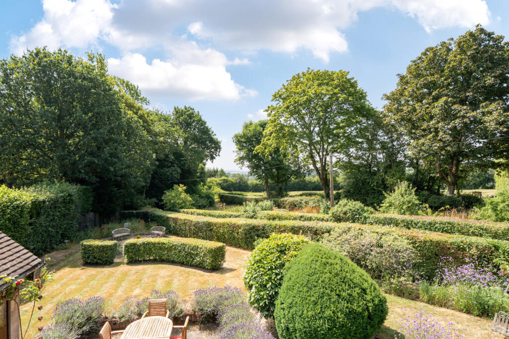 House in Hemel Hempstead - More