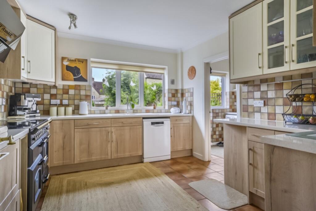 House in Cotswold, North Cerney - More