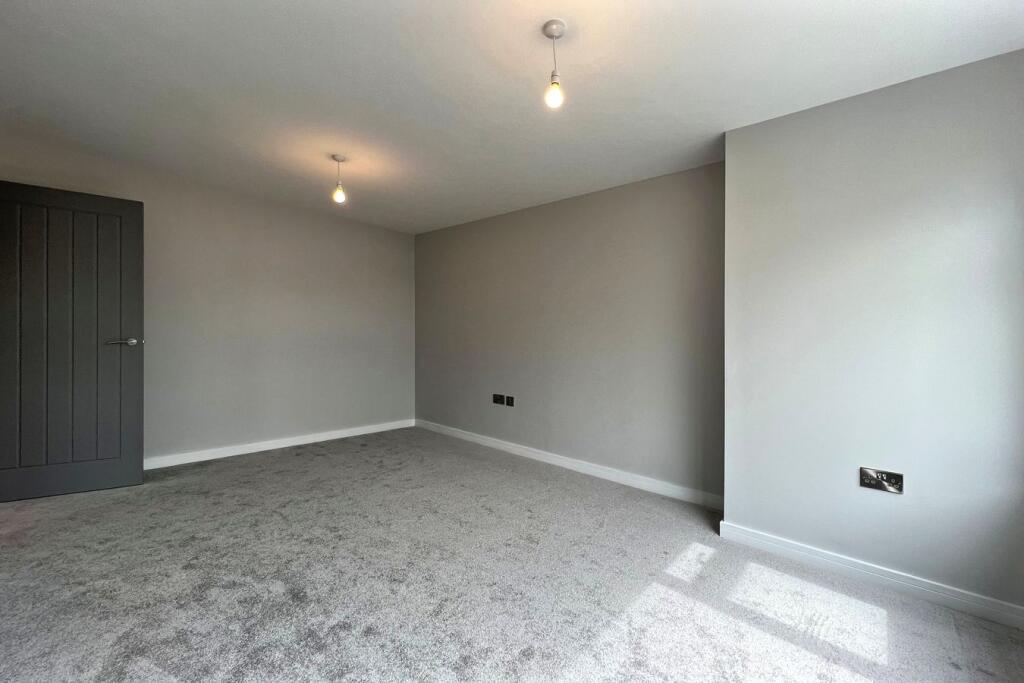 House in Wotton-Under-Edge, Kingswood - More